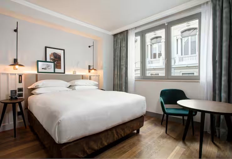 Queen Superior Guest Room