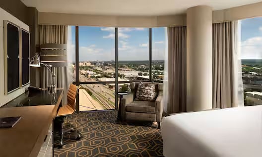 1 KING BED NON-SMOKING.