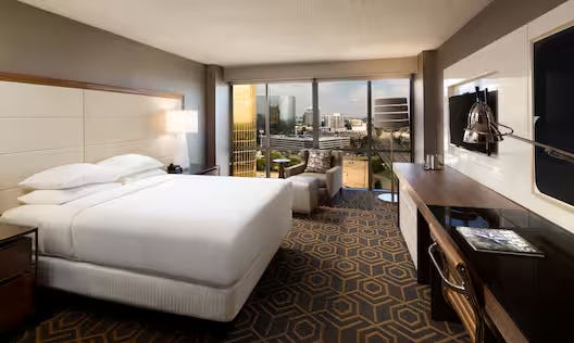 1QN MOBILITY ACCESSIBLE BATHTUB NON-SMOKING