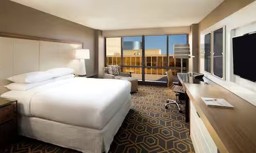 1QN MOBILITY ACCESSIBLE RI SHWR NON-SMOKING