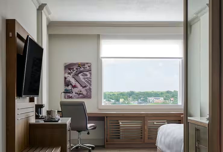 1 KING BED-REFRIGERATOR-WALK IN SHOWER