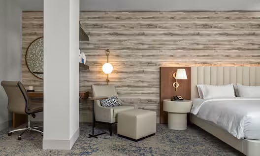 1KG DLX SUITE MOBILITY/HEARING ACCESS RI SHWR