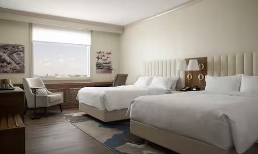 2QNS MOBILITY ACCESS W/RI SHOWER-REFRIGERATOR