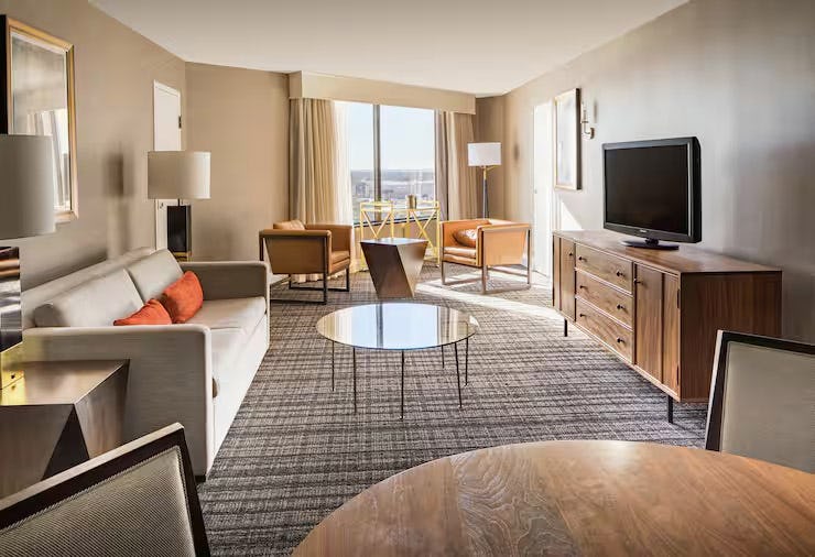 1 King 2rm Suite W/fridge and Microwave