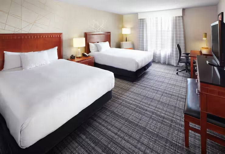 2 Queens Non-smoking W/comp Wifi