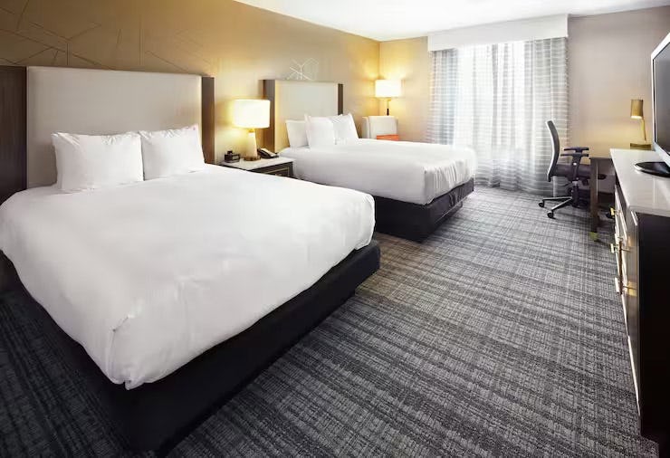 2 Queens Exec W/comp Wifi and Breakfast for 2