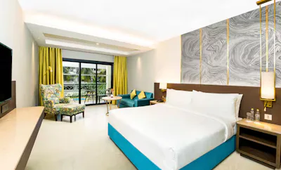 Deluxe King Room Pool View