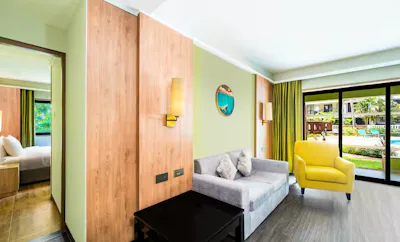 Deluxe Pool View Suite