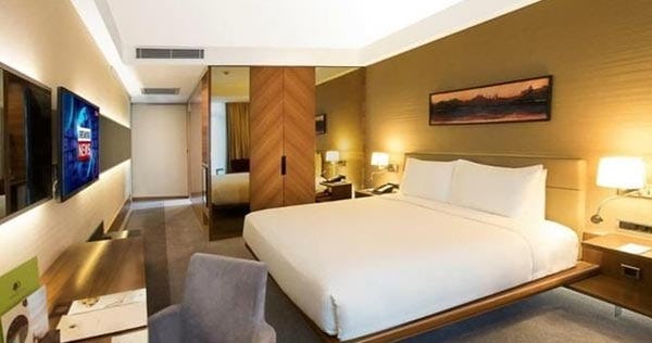 doubletree-by-hilton-istanbul-old-town-king-corner-guest-room_8094
