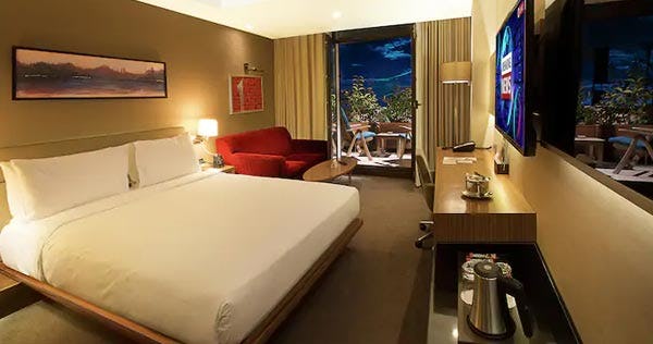 doubletree-by-hilton-istanbul-old-town-king-deluxe-room-with-terrace_8094
