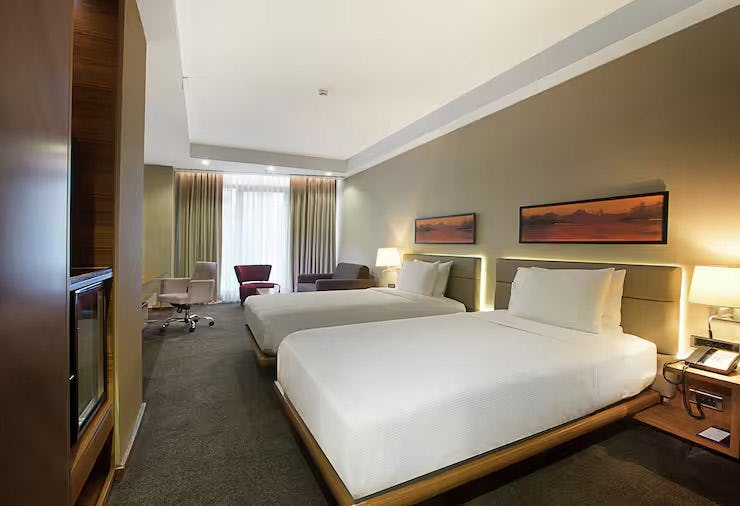 doubletree-by-hilton-istanbul-old-town-turkey-king-large-twin-deluxe-room_8094