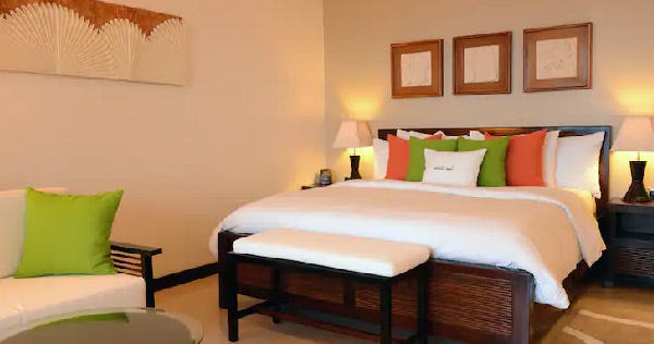 doubletree-resort-spa-by-hilton-hotel-seychelles-allamanda-deluxe-room-ocean-view-01_2499