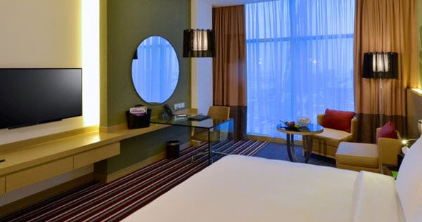 downtownrotana-guest-room-with-lounge-access-02_8017