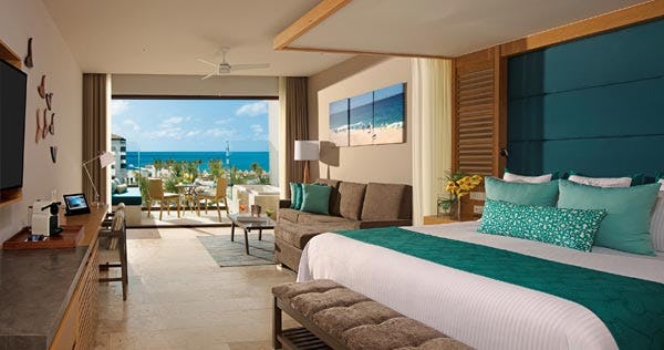 dreams-playa-mujeres-golf-and-spa-resort-junior-suite-partial-ocean-view-01_9071