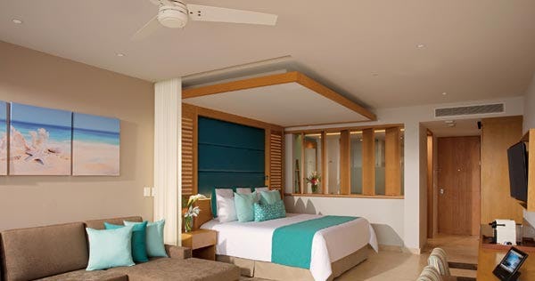 dreams-playa-mujeres-golf-and-spa-resort-junior-suite-pool-view-01_9071