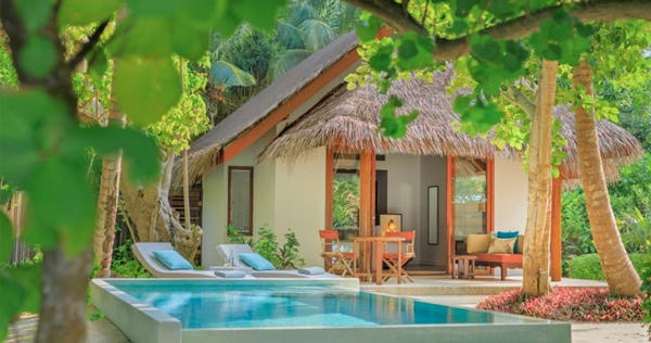dusit-thani-maldives-beach-deluxe-villa-with-pool-01_5064