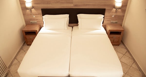STANDARD DOUBLE OR TWIN ROOM