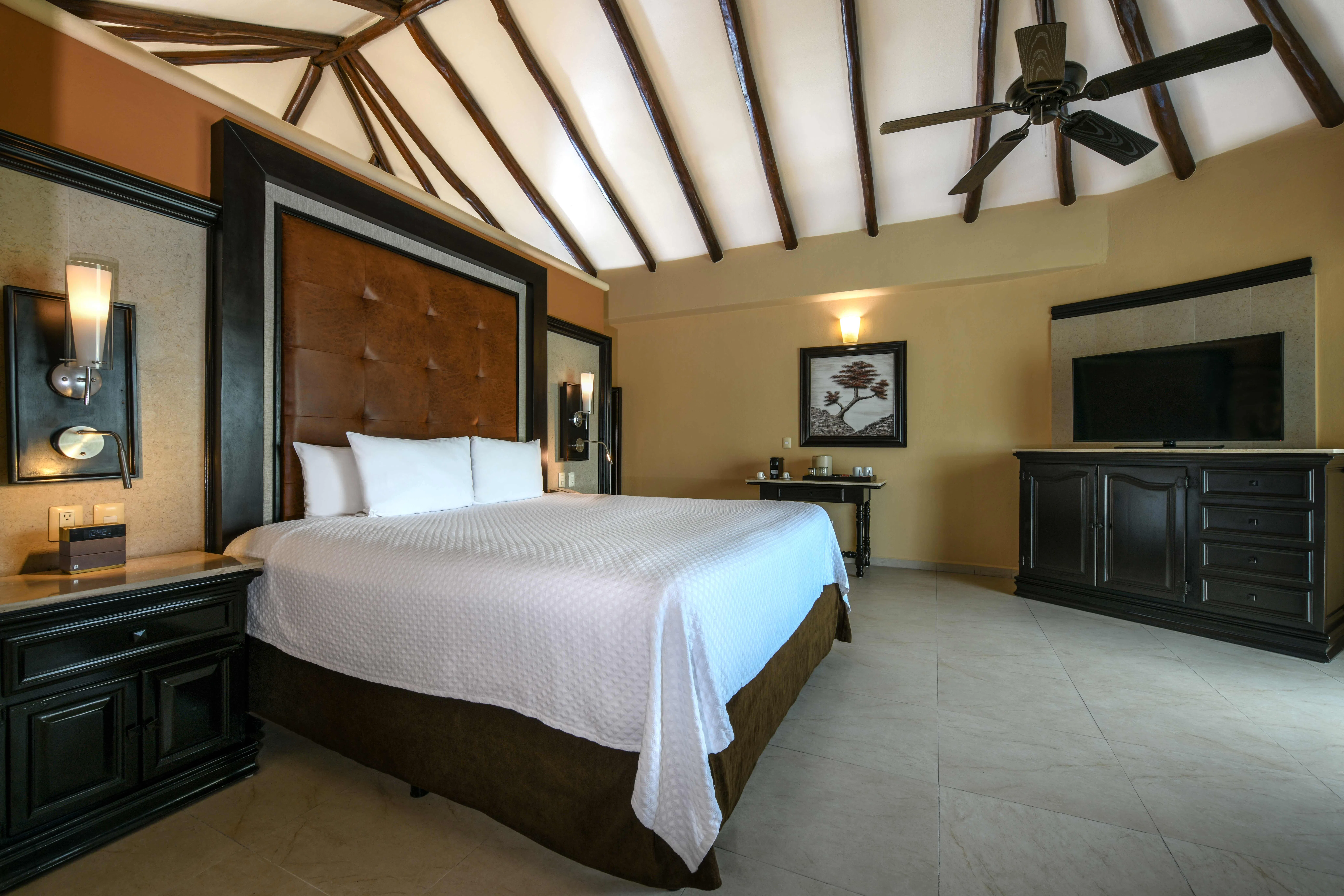 el-dorado-casitas-royale-riviera-maya-honeymoon-private-pool-swim-up-casita-suite-01_9162