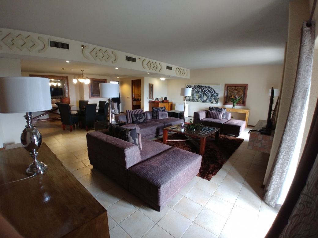 elephant-hills-resort-zimbabwe-africa-presidential-suite-02_13107