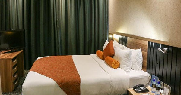 elite-crystal-hotel-bahrain-one-bedroom-crystal-suite-01_8426