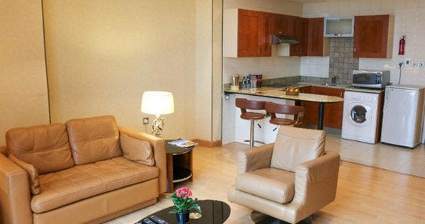 elite-crystal-hotel-bahrain-one-bedroom-royal-suite-02_8426