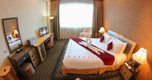 TWO BEDROOM SUITE  with Twin Bed or King Bed