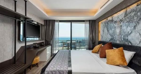 elite-luxury-suite-and-spa-standard-room-01_11201