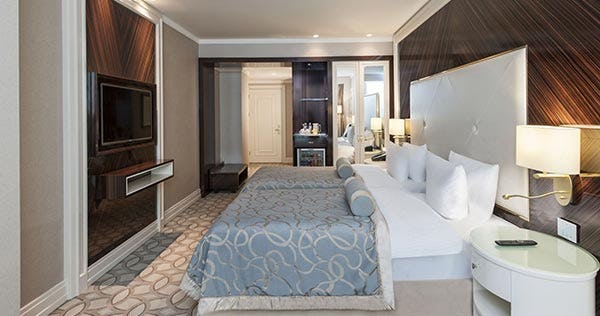 elite-world-business-hotel-twin-bed-room_5468