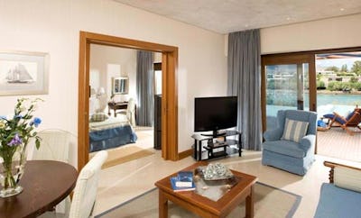 Junior Bungalow Suites Front Sea View with Shared Pool