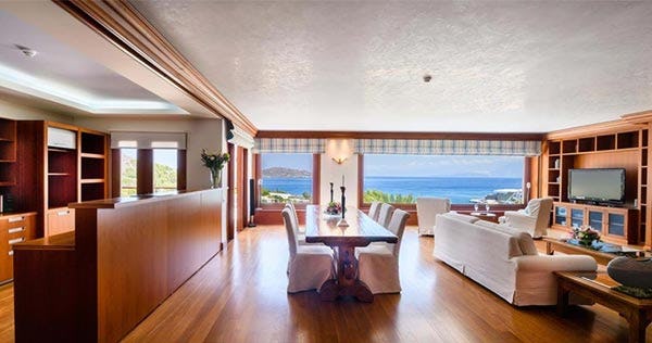 elounda-bay-palace-hotel-the-three-bedrooms-penthouse-suite-with-panoramic-sea-view-01_11010