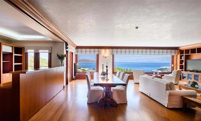 The Three Bedrooms Penthouse Suite with Panoramic Sea View