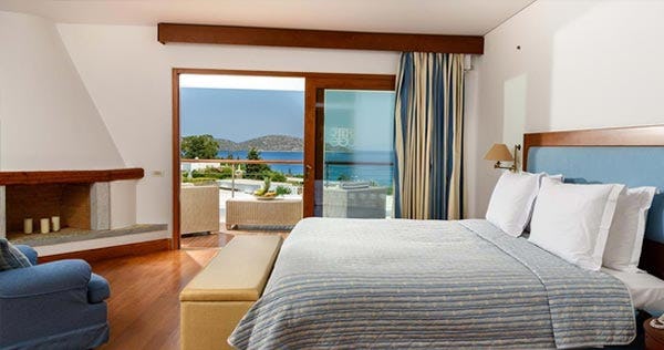 The Three Bedrooms Penthouse Suite with Panoramic Sea View