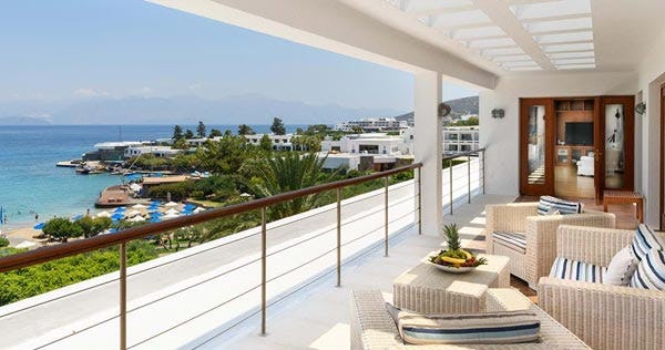 The Three Bedrooms Penthouse Suite with Panoramic Sea View