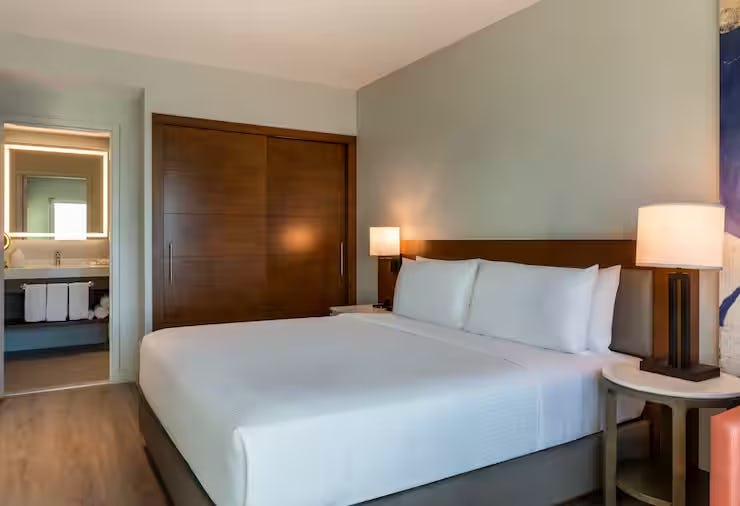 1 King Bed 1 Bedroom Suite - Partial Ocean Vw