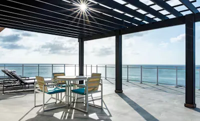 Oceanfront 1 King Grand Pergola Master Suite
