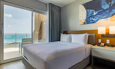 Oceanview 1 King 1 Bdrm Suite- Large Balcony