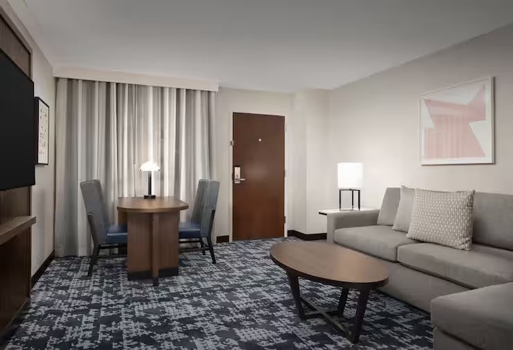 1 KING 1 BDRM SUITE MOBILITY ACCESS W/ TUB