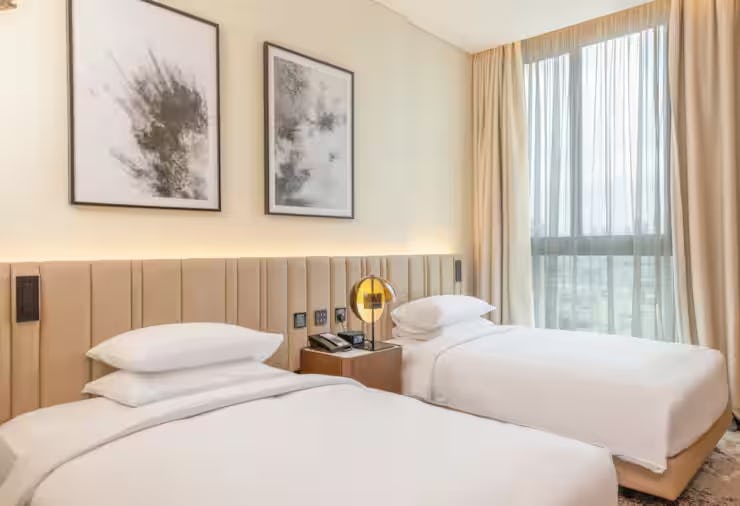 embassy-suites-by-hilton-doha-old-town-two-double-beds-one-bedrm-suite-sea-view_13124