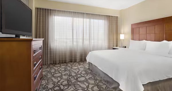 embassy-suites-by-hilton-san-antonio-airport-1-king-1-bdrm-ste-hearing-accessible-no-smok_12067