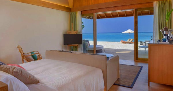 emerald-faarufushi-resort-and-spa-maldives-beach-villas-01_11308
