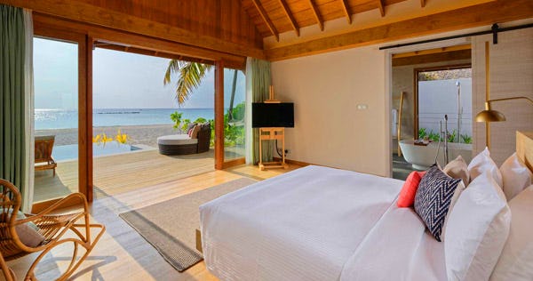 emerald-faarufushi-resort-and-spa-maldives-beach-villas-with-pool-01_11308