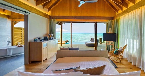 emerald-faarufushi-resort-and-spa-maldives-water-villas-with-pool-01_11308