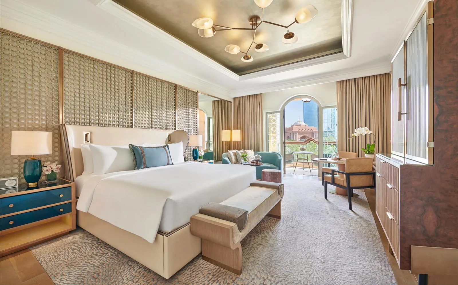 emirates-palace-mandarin-oriental-abu-dhabi-deluxe-city-view_2146