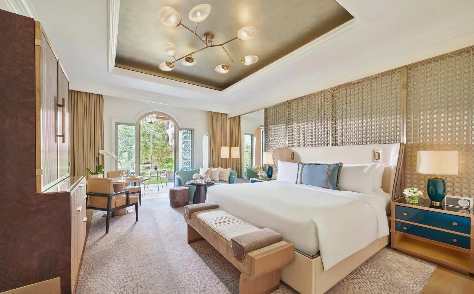 emirates-palace-mandarin-oriental-abu-dhabi-deluxe-garden-terrace_2146