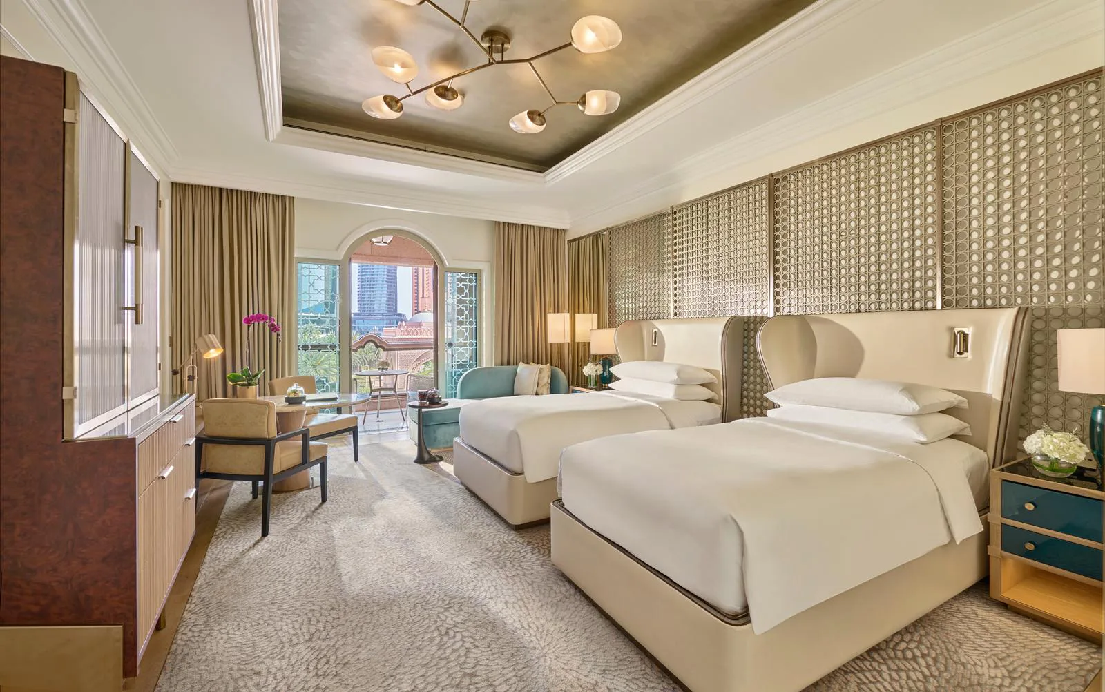 emirates-palace-mandarin-oriental-abu-dhabi-family-deluxe-city-view_2146