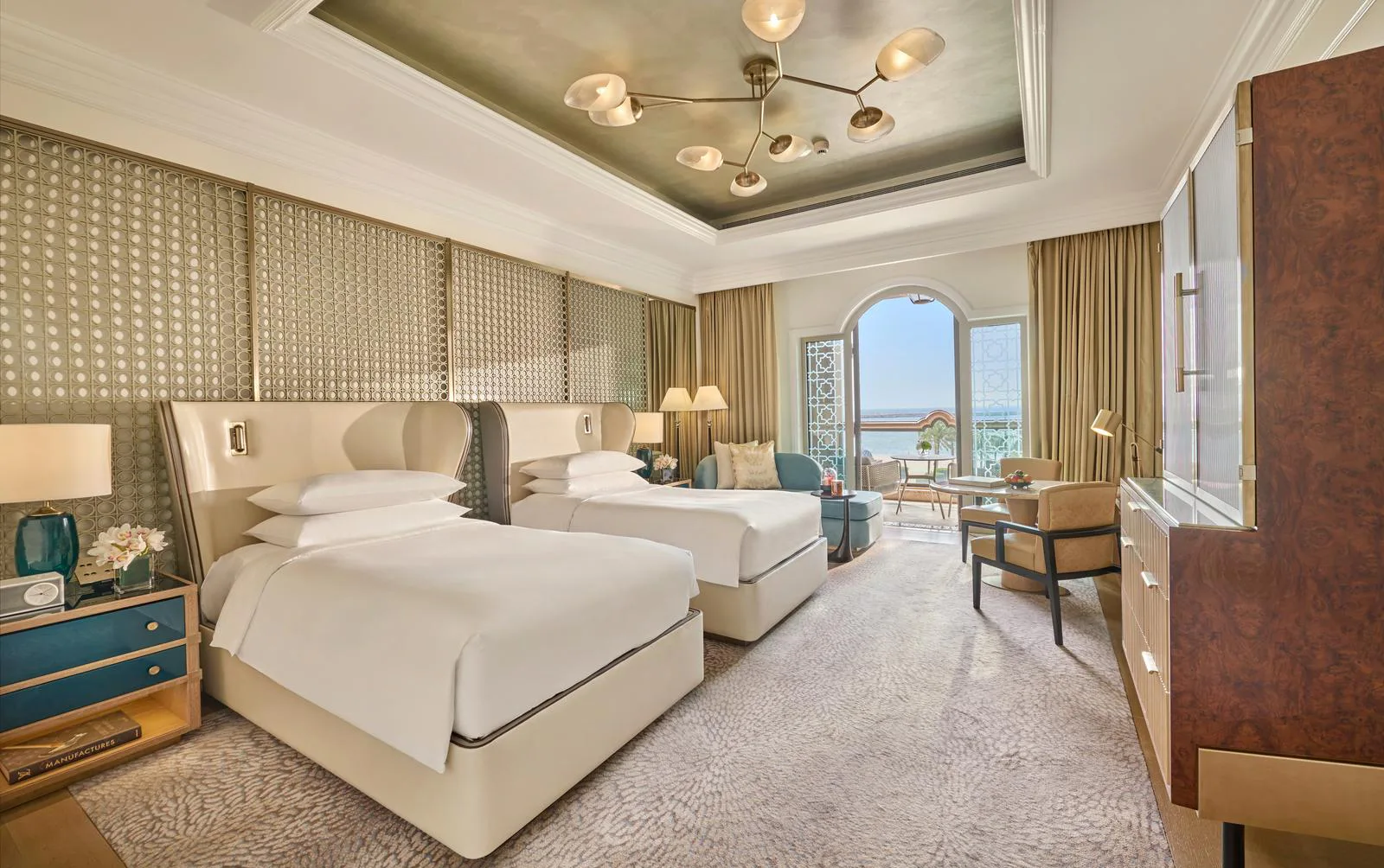 emirates-palace-mandarin-oriental-abu-dhabi-family-deluxe-sea-view_2146