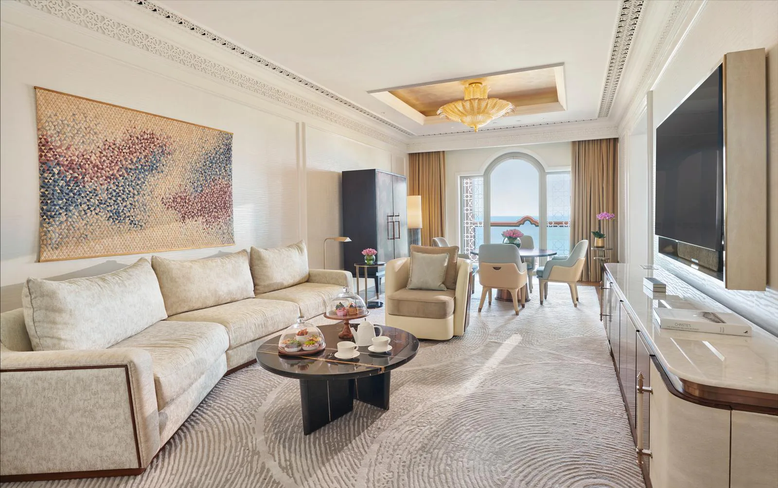 emirates-palace-mandarin-oriental-abu-dhabi-family-sea-view-suite_2146