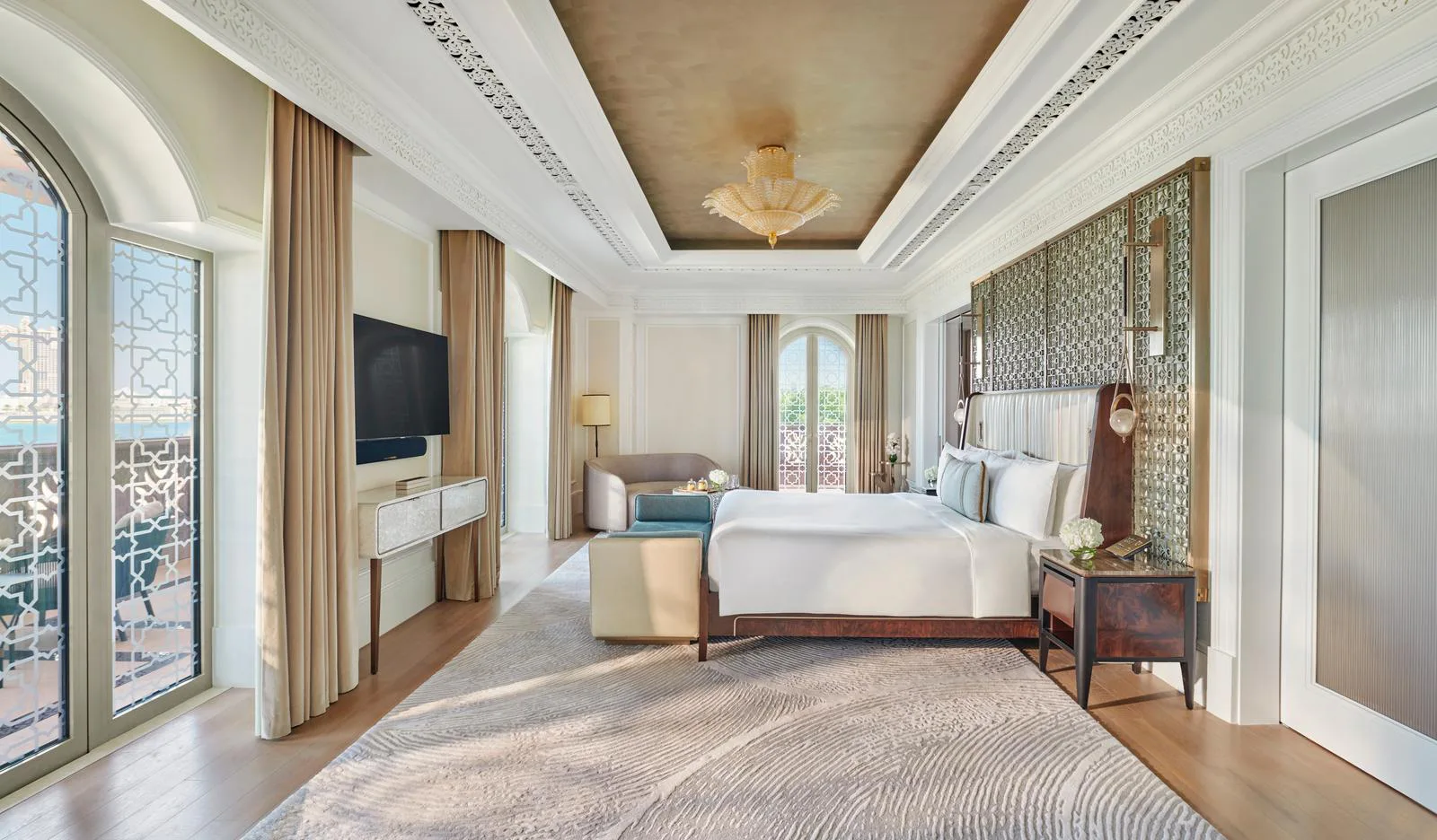 emirates-palace-mandarin-oriental-abu-dhabi-panoramic-sea-view-suite_2146