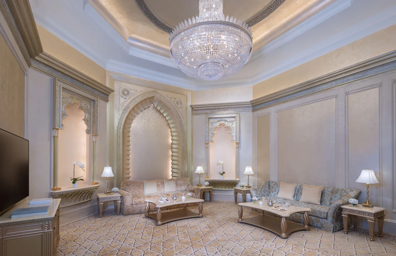 emirates-palace-mandarin-oriental-abu-dhabi-three-bedroom-palace-suite_2146
