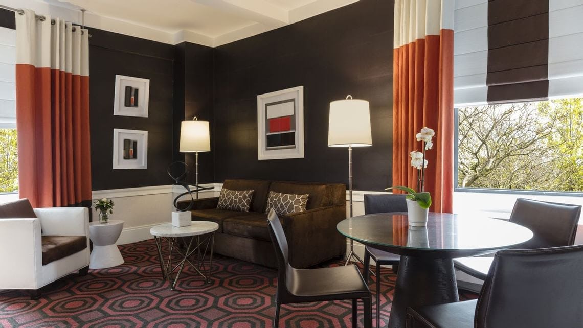 One Bedroom Corner Suite - Two Queen Beds